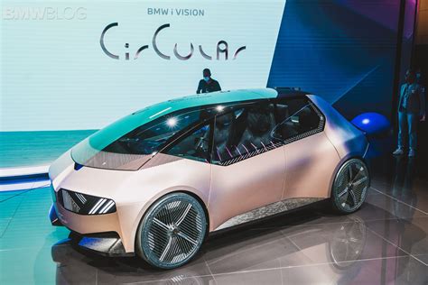B­M­W­ ­i­ ­V­i­s­i­o­n­ ­C­i­r­c­u­l­a­r­ ­k­o­n­s­e­p­t­i­ ­o­r­t­a­y­a­ ­ç­ı­k­t­ı­